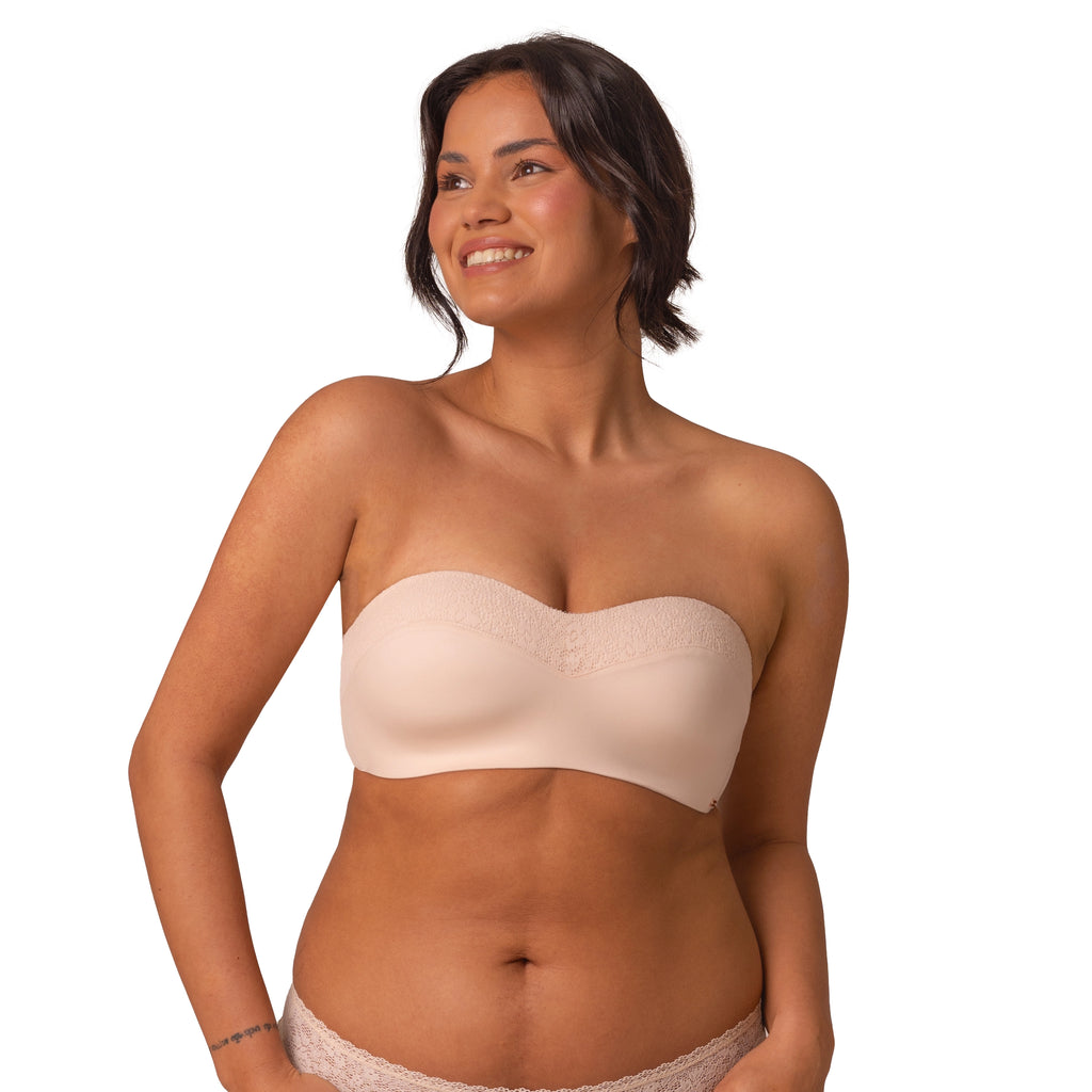 Mujer con sujetador sin tirantes Royal Lounge color beige sin aros efecto natural