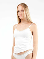 Camiseta interior Gisela referencia 1/0121 color blanco, tirantes regulables y escote con encaje